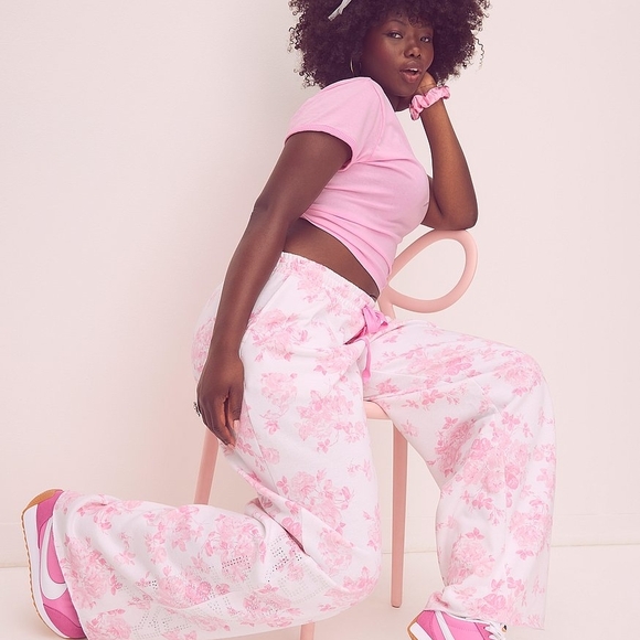 PINK x LoveShackFancy Bling Oversized Crew Sweatshirt & Sweatpants Set (M/L Set) - Picture 14 of 14